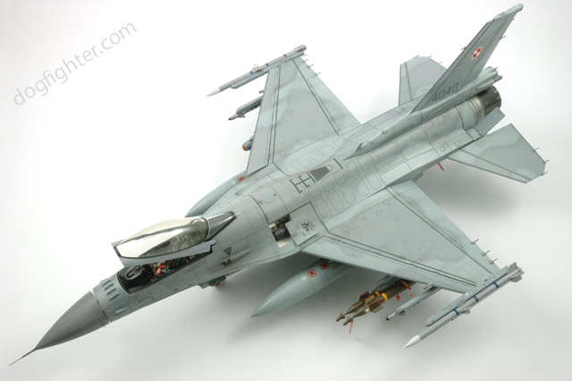 F-16 Fighting Falcon 1:48